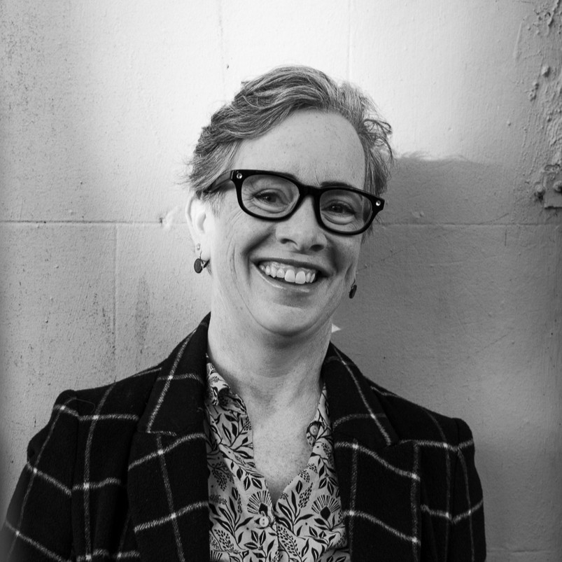 Dr M&eacute;abh N&iacute; Fhuarth&aacute;in