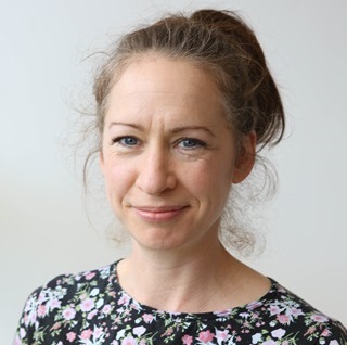 An Dr Clodagh Downey [Ar Shaoire Dheimhnithe]