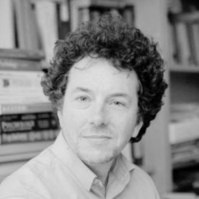 Dr. P&aacute;draig MacNeela