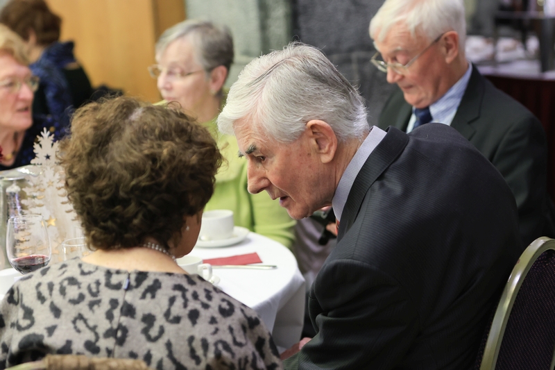 UniAlumni-2004800.jpg (0.3 MB)