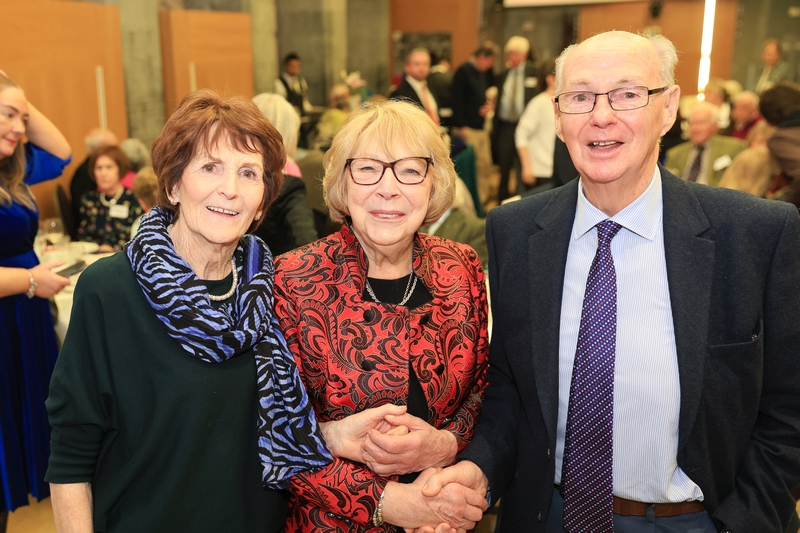 UniAlumni-2118800.jpg (0.4 MB)