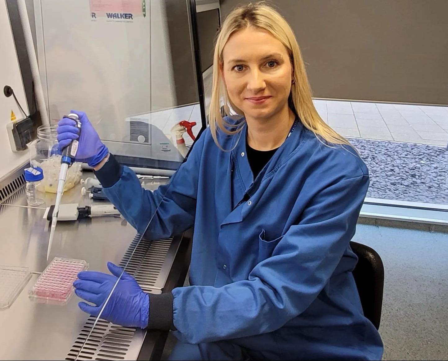 Aiste doing cell culture