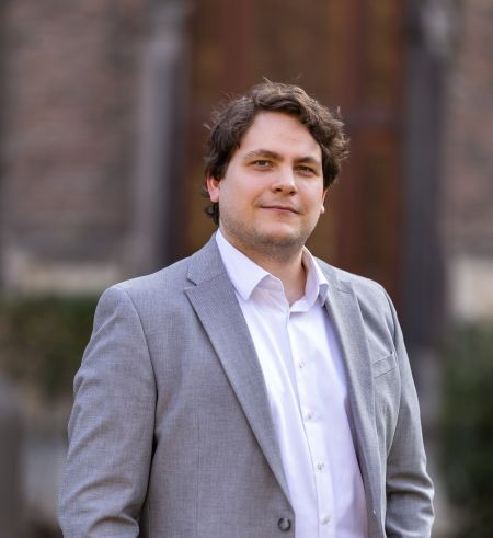 Luca Hollenborg posed with grey blazer